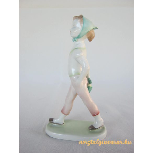 Sétáló kislány porcelán figura