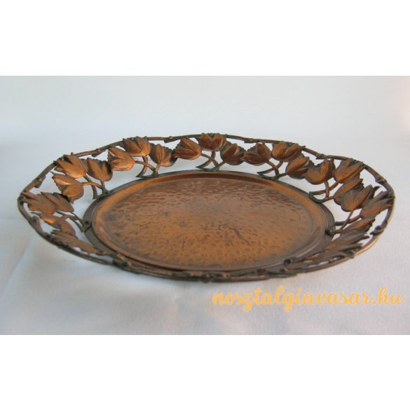 Réz tál virág díszítéssel