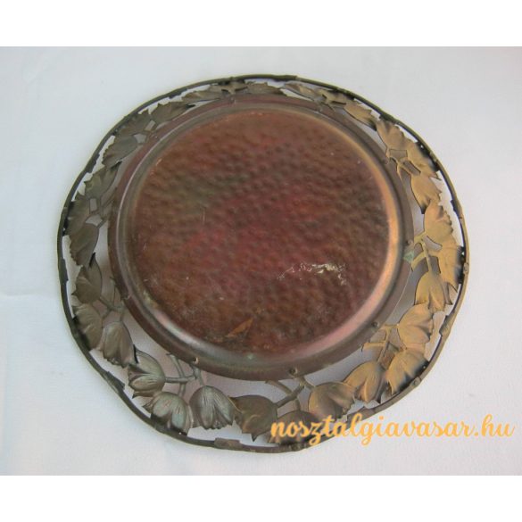 Réz tál virág díszítéssel