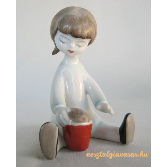 Homokozó kislány retró porcelán nipp figura