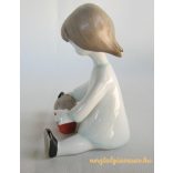 Homokozó kislány retró porcelán nipp figura