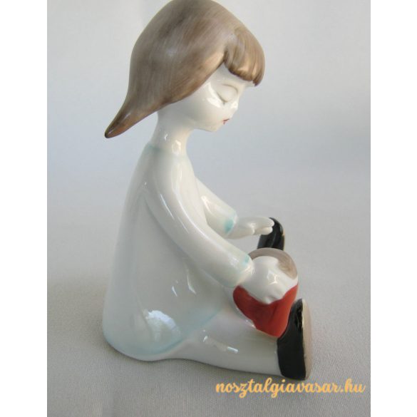 Homokozó kislány retró porcelán nipp figura