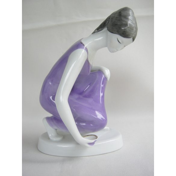 Vízmerítő lány porcelán figura