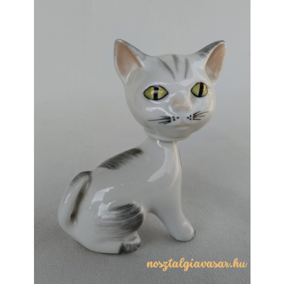 Cica porcelán figura