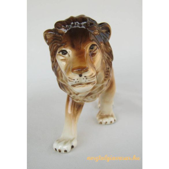 Oroszlán porcelán figura