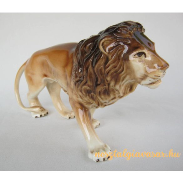 Oroszlán porcelán figura