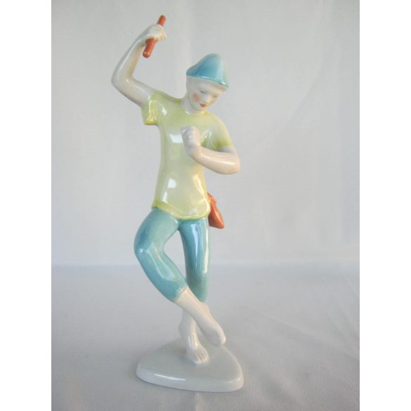 Táncoló fiú porcelán figura