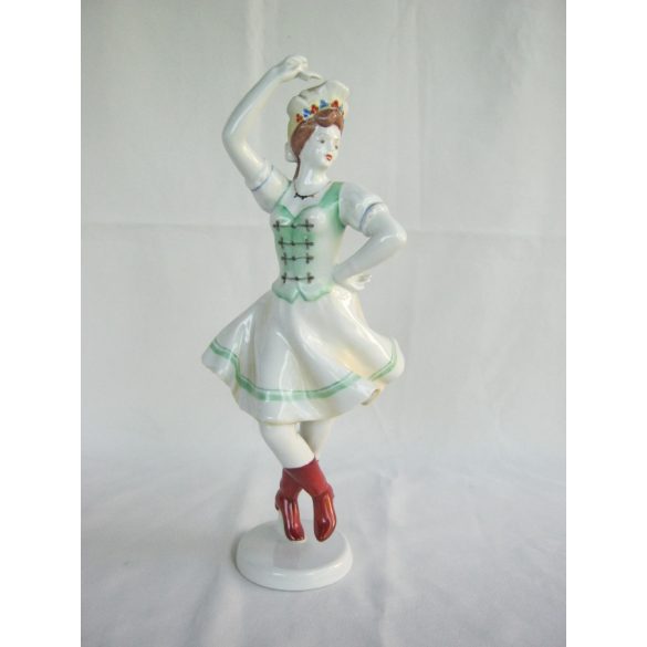 Nő népviseletben porcelán figura