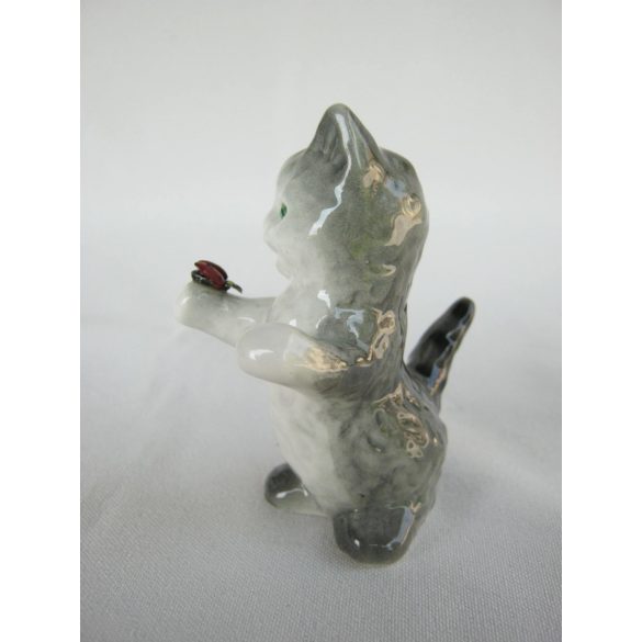 Cica porcelán figura
