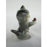 Cica porcelán figura