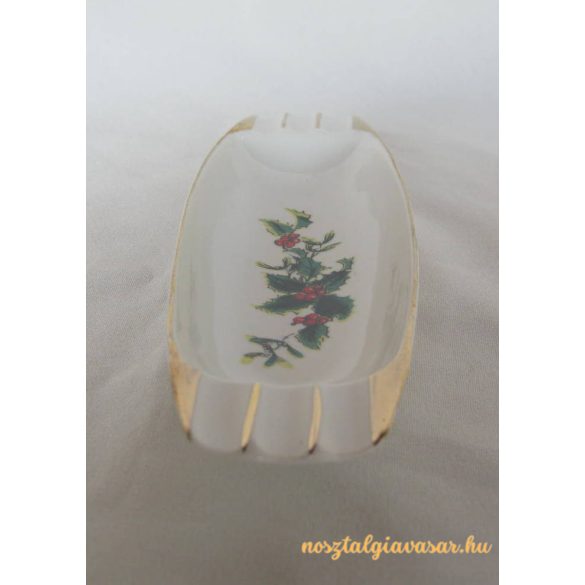 Aquincumi porcelán tálka magyalágakkal