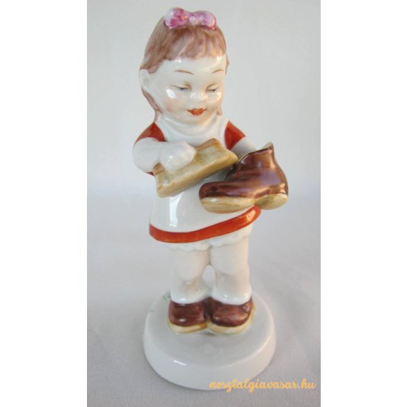 Kislány porcelán figura