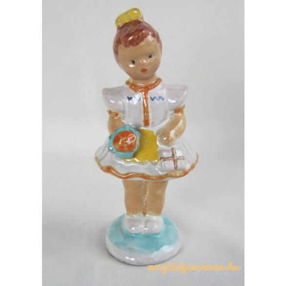 Kislány kerámia figura