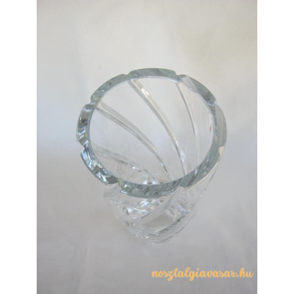 Üveg váza csavart mintával