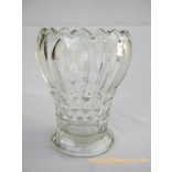 Virág alakú üveg váza