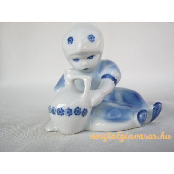 Zsolnay porcelán kislány korsóval