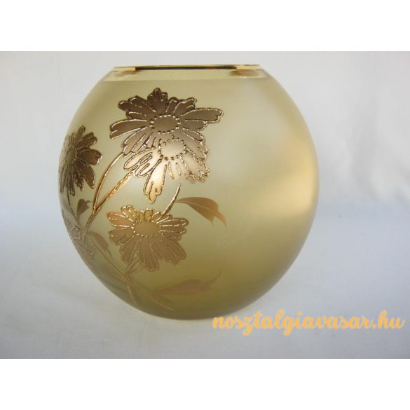 Üveg váza virágokkal