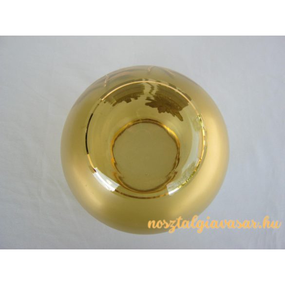 Üveg váza virágokkal