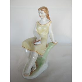 Porcelán figura szobor